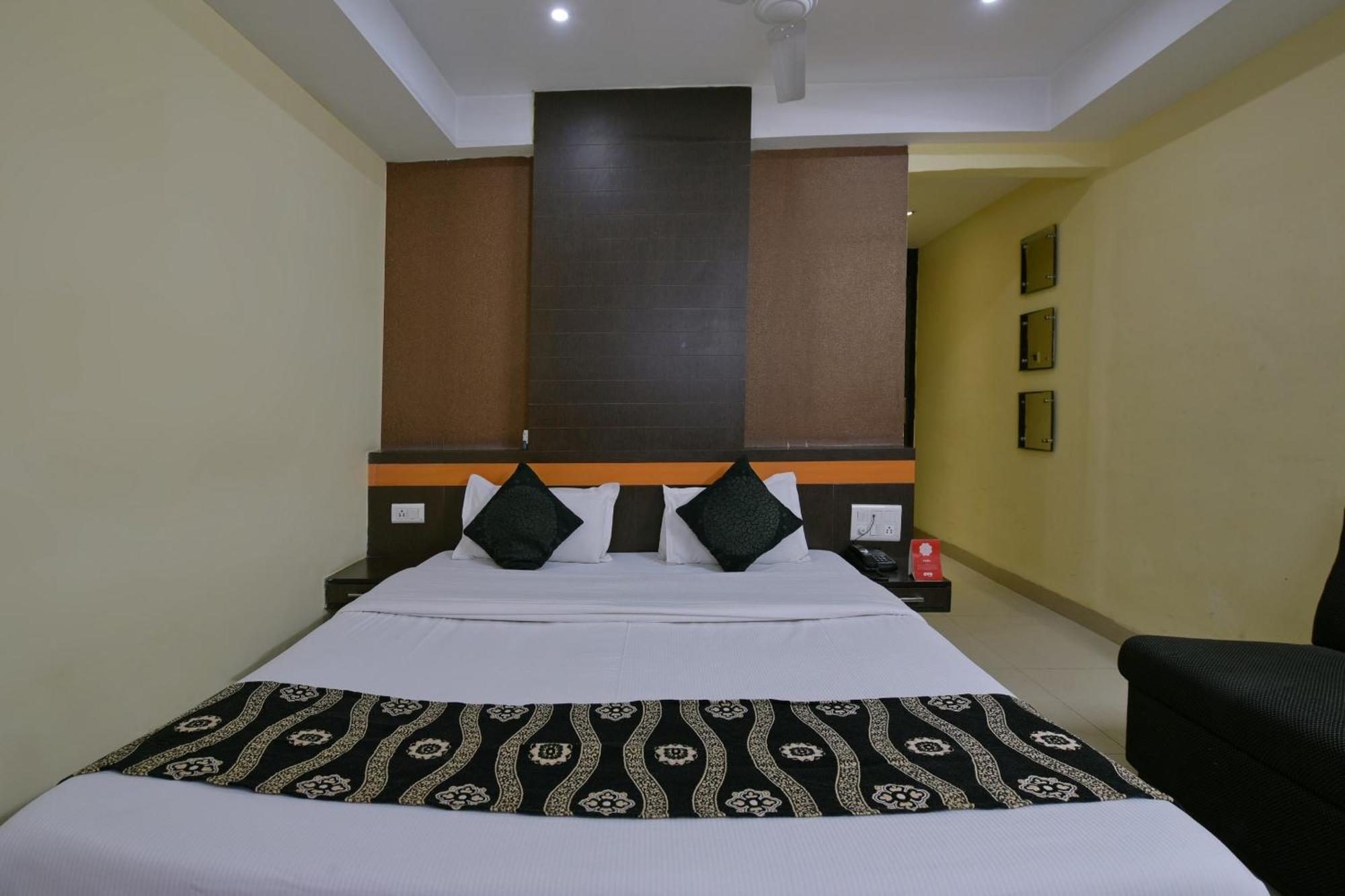 Collection O Diamond And Residences Indore Esterno foto