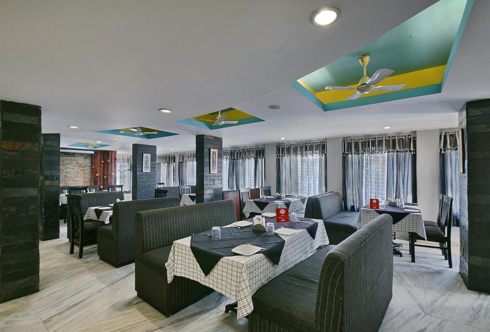Collection O Diamond And Residences Indore Esterno foto