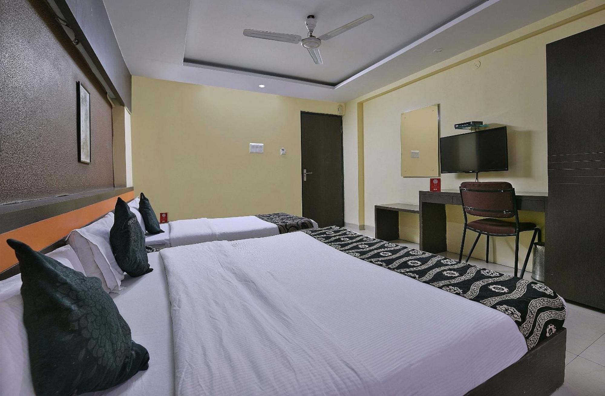 Collection O Diamond And Residences Indore Esterno foto